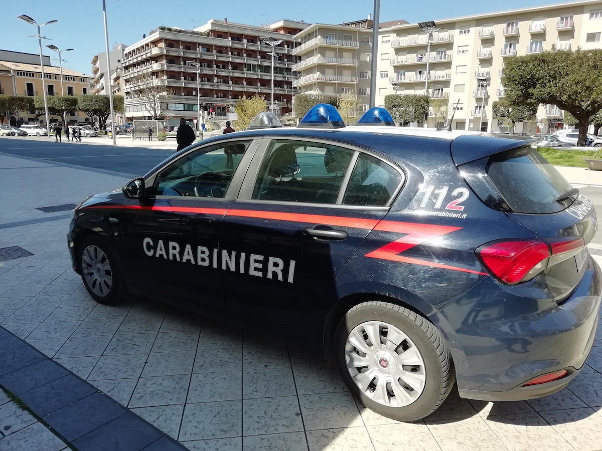 controlli-dei-carabinieri-al-centro-di-atripalda