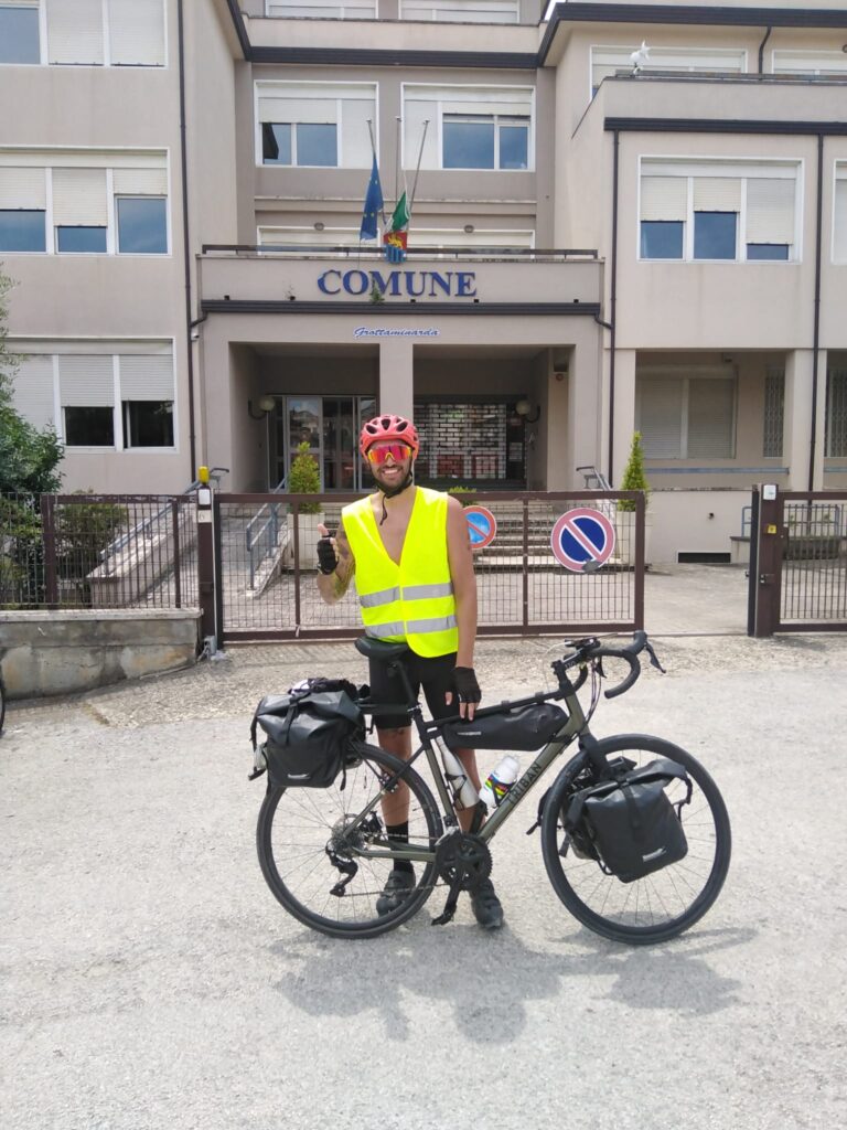 Da Modena a Grottaminarda in bici, 670 km per riabbracciare le proprie origini