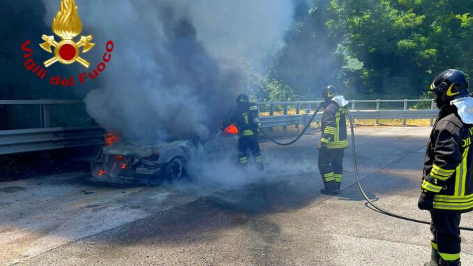 incendio auto A16 - Monteforte Irpino